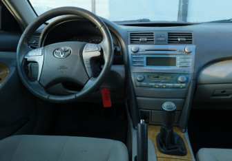 Подержанный автомобиль Toyota Camry Sedan 2007 года (10 фото)