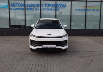 Подержанный автомобиль Москвич 3 2025 года (8 фото)