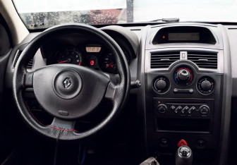 Подержанный автомобиль Renault Megane Wagon 2006 года (17 фото)