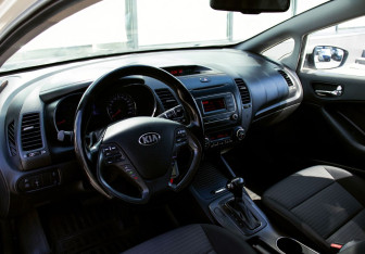 Подержанный автомобиль Kia Cerato Sedan 2013 года (15 фото)