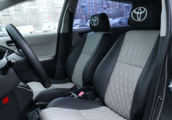 Подержанный автомобиль Toyota Corolla Verso 2006 года (17 фото)