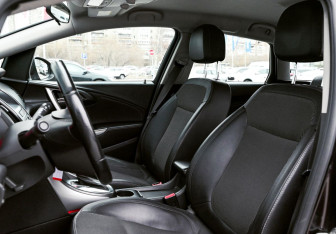 Подержанный автомобиль Opel Astra Wagon 2012 года (17 фото)
