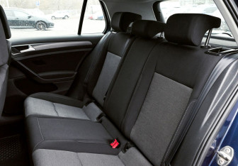 Подержанный автомобиль Volkswagen Golf Hatchback 2013 года (15 фото)