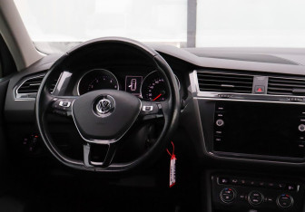 Подержанный автомобиль Volkswagen Tiguan 2019 года (19 фото)