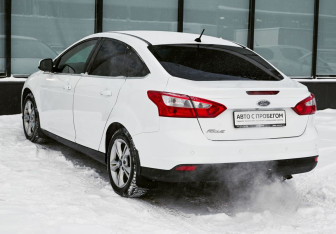 Подержанный автомобиль Ford Focus Sedan 2011 года (3 фото)