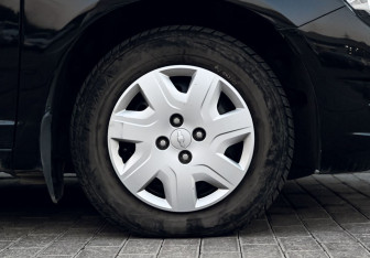 Подержанный автомобиль Chevrolet Cobalt Sedan 2013 года (19 фото)