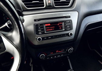 Подержанный автомобиль Kia Rio Sedan 2016 года (10 фото)