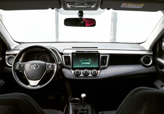 Подержанный автомобиль Toyota RAV4 2013 года (18 фото)