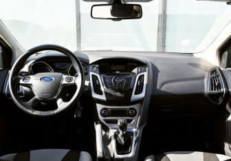 Подержанный автомобиль Ford Focus Hatchback 2012 года (20 фото)