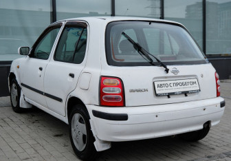 Подержанный автомобиль Nissan March Hatchback 2001 года (3 фото)