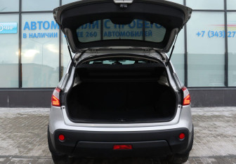 Подержанный автомобиль Nissan Qashqai 2013 года (20 фото)