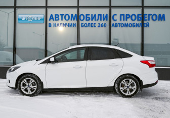 Подержанный автомобиль Ford Focus Sedan 2011 года (2 фото)