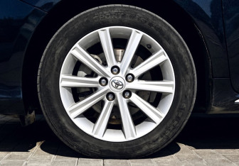 Подержанный автомобиль Toyota Camry Sedan 2013 года (25 фото)