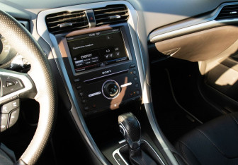 Подержанный автомобиль Ford Mondeo Sedan 2015 года (10 фото)