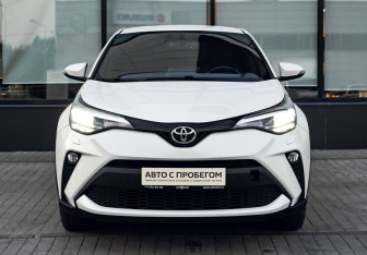 Подержанный автомобиль Toyota C-HR 2019 года (8 фото)