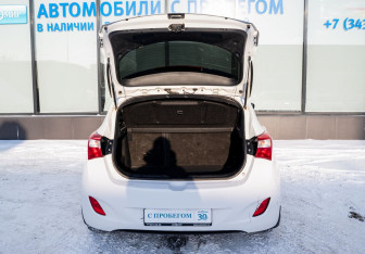 Подержанный автомобиль Hyundai i30 Hatchback 2013 года (20 фото)