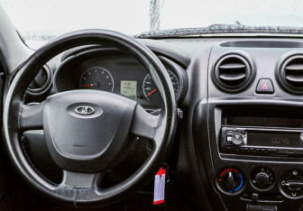 Подержанный автомобиль LADA (ВАЗ) Granta Sedan 2017 года (11 фото)