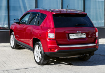Подержанный автомобиль Jeep Compass 2012 года (3 фото)