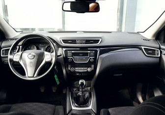 Подержанный автомобиль Nissan Qashqai 2016 года (19 фото)
