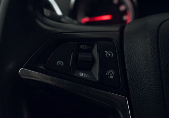 Подержанный автомобиль Opel Mokka 2013 года (13 фото)