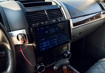 Подержанный автомобиль Volkswagen Touareg 2003 года (9 фото)