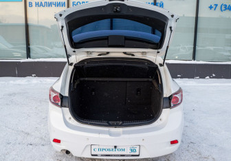 Подержанный автомобиль Mazda 3 Hatchback 2012 года (19 фото)