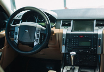 Подержанный автомобиль Land Rover Range Rover Sport 2008 года (11 фото)