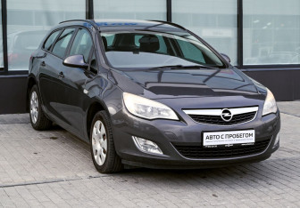Подержанный автомобиль Opel Astra Wagon 2012 года (7 фото)