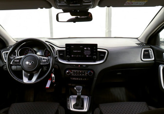 Подержанный автомобиль Kia Ceed Wagon 2021 года (18 фото)