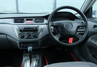 Подержанный автомобиль Mitsubishi Lancer Sedan 2006 года (10 фото)