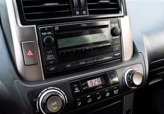 Подержанный автомобиль Toyota Land Cruiser Prado 2012 года (14 фото)