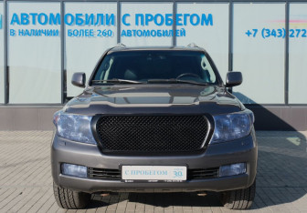 Подержанный автомобиль Toyota Land Cruiser Suv 2011 года (8 фото)
