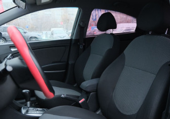 Подержанный автомобиль Hyundai Solaris Sedan 2011 года (16 фото)