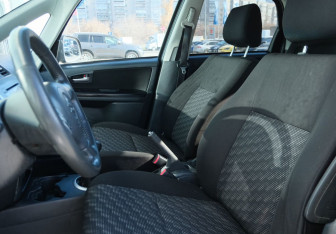 Подержанный автомобиль Suzuki SX4 Hatchback 2007 года (19 фото)