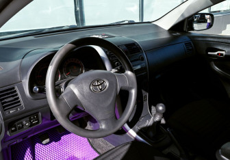 Подержанный автомобиль Toyota Corolla Sedan 2007 года (12 фото)