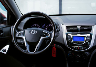 Подержанный автомобиль Hyundai Solaris Sedan 2011 года (17 фото)