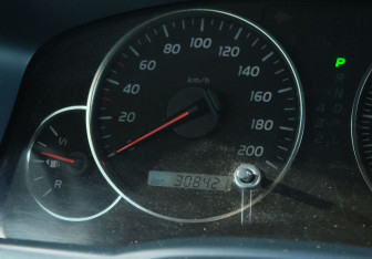 Подержанный автомобиль Toyota Land Cruiser Prado 2006 года (17 фото)