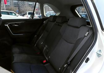 Подержанный автомобиль Toyota RAV4 2020 года (19 фото)