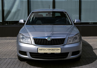 Подержанный автомобиль Skoda Octavia Liftback 2012 года (8 фото)