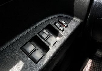 Подержанный автомобиль Toyota Highlander 2012 года (12 фото)