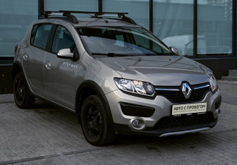 Подержанный автомобиль Renault Sandero 2017 года (7 фото)