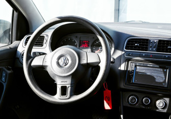 Подержанный автомобиль Volkswagen Polo Sedan 2011 года (18 фото)