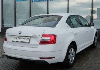 Подержанный автомобиль Skoda Octavia Liftback 2020 года (5 фото)