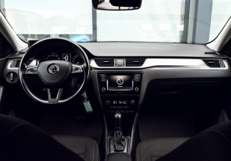 Подержанный автомобиль Skoda Rapid Liftback 2017 года (18 фото)