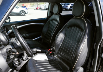 Подержанный автомобиль MINI Hatch 2006 года (14 фото)