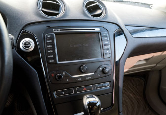 Подержанный автомобиль Ford Mondeo Sedan 2012 года (13 фото)