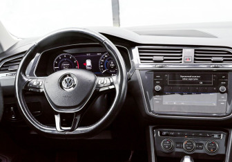 Подержанный автомобиль Volkswagen Tiguan 2018 года (20 фото)