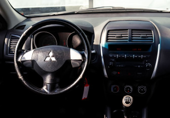 Подержанный автомобиль Mitsubishi ASX 2013 года (17 фото)