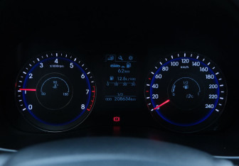 Подержанный автомобиль Hyundai i40 Sedan 2015 года (14 фото)