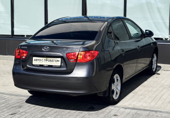 Подержанный автомобиль Hyundai Elantra Sedan 2007 года (5 фото)